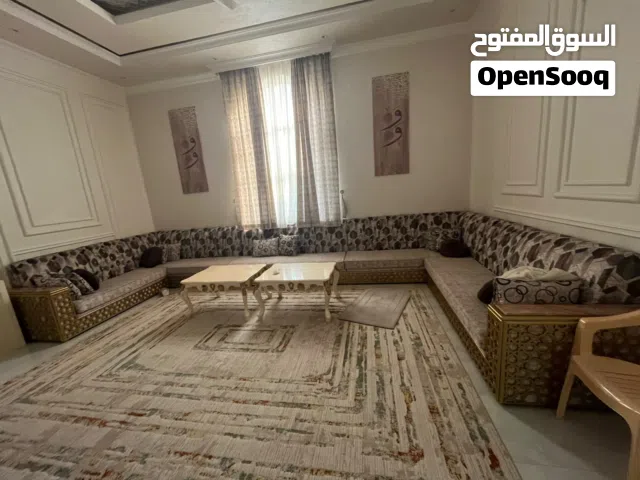 كنب و طاولات وستائر بحال ممتازه مطلوب 5 الاف