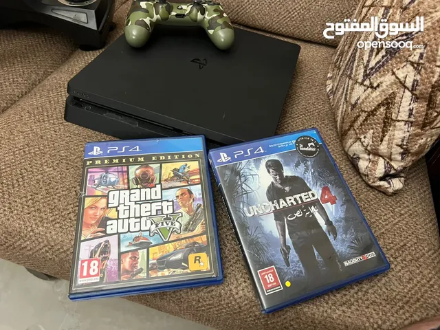PlayStation 4 slim للبيع مستعمل لمدة 3 سنوات مع سيديين ويد مستعملة مع دركسون ودعسة نوع ASA speed