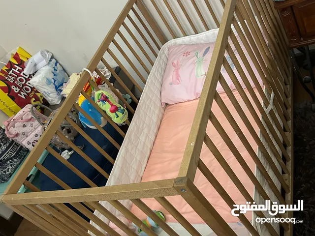 سرير أطفال استخدام بسيط جدا حاله ممتازه