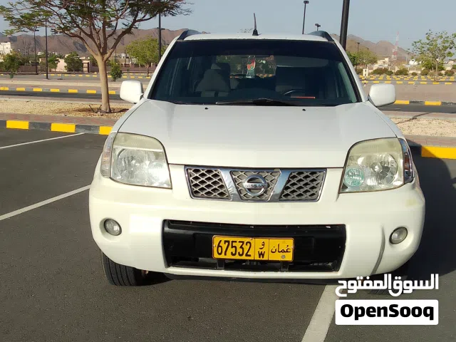 2011 نيسان X-تريل Standard