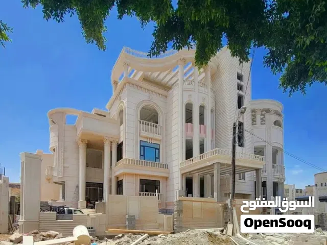 فيلا ملكيه للبيع في حده المدينه قريب شارع صفر 4دور وبدروم شارعين زفلت في ارقئ حي تشطيب لكس