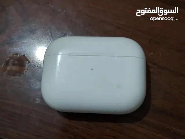 بيت سماعات أيفون إير بودز 3 بحاله شبه جديد