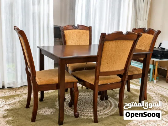 طاولة طعام