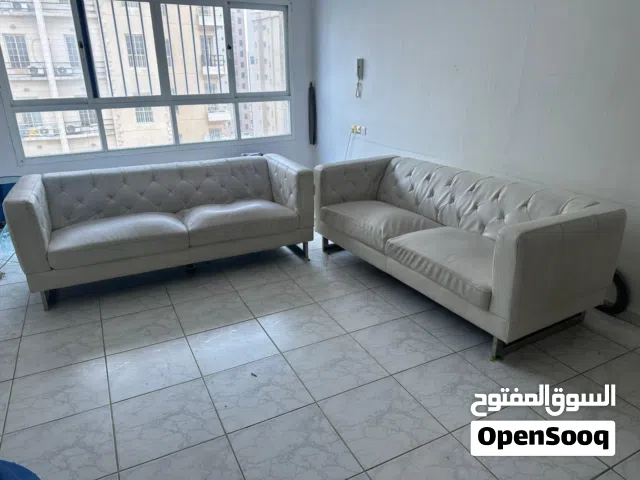 ركنه جلد وكراسي بار وكبت