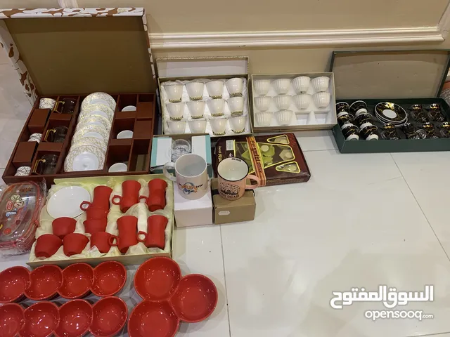 للبيع مواعين وصحون نظيفه و جديدة