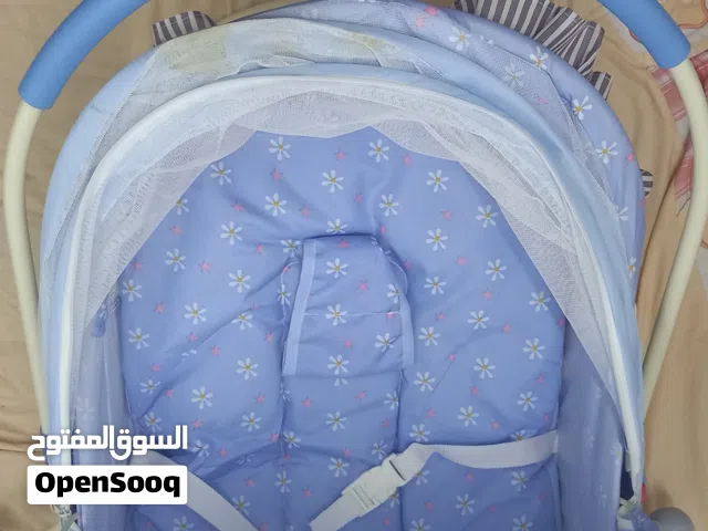 سرير هزاز للاطفال حديثي الولاة