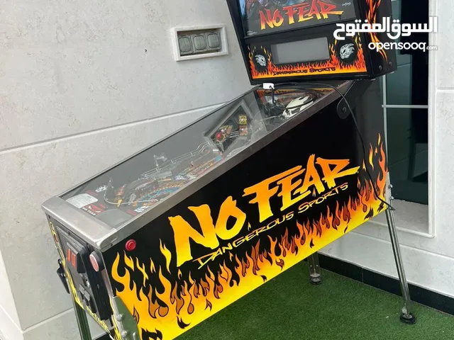 جهاز لعبة pinball للألعاب للكبار والصغار مع شاشات العرض الملونه بالإضاءات وسماعات اغاني وشاشه وقاعدة
