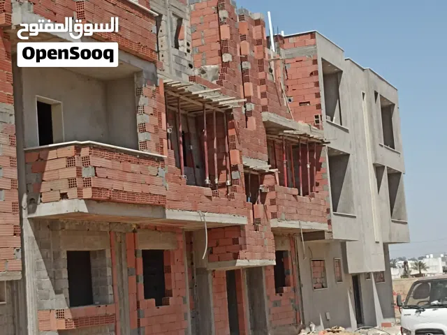 شقق نص تشطيب موقع خلف سوق عيله شارع الاسلاك وانتا متجه لي حرف تي سراج