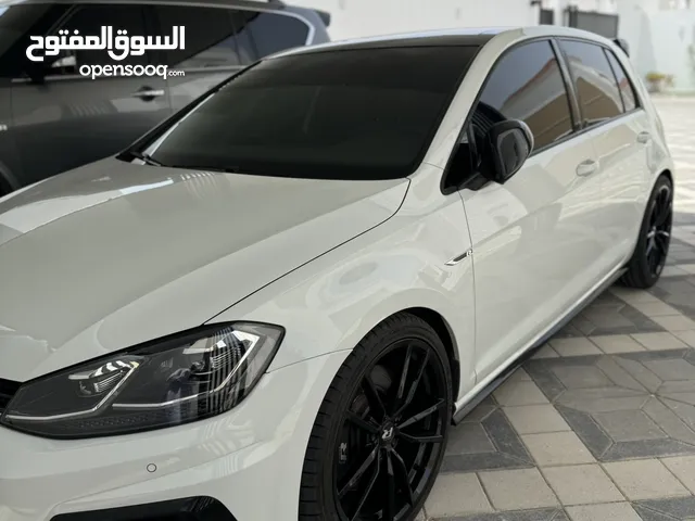 قولف ار 2018 خليجي رقم واحد فل اوبشن رادار والشاشة الكبيرة اللون ابيض ثلجي من الداخل جلد اسود