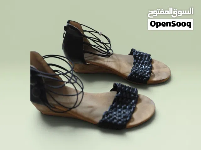 أحذية مستعملة
