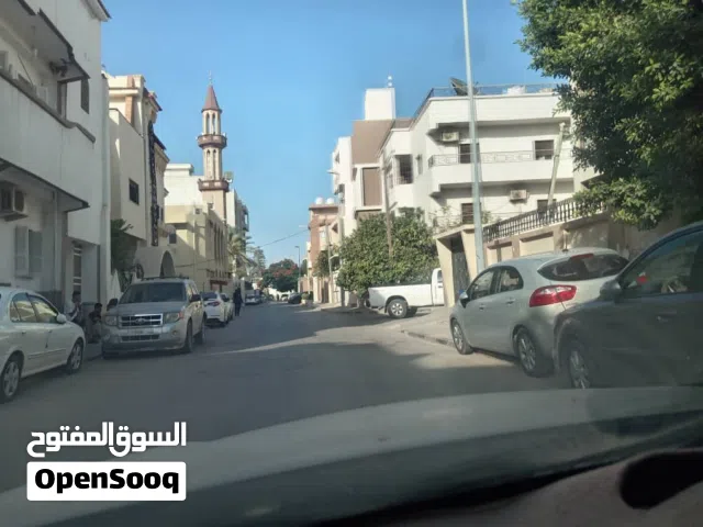 شقة خدمية ارضية للايجار في بن عاشور