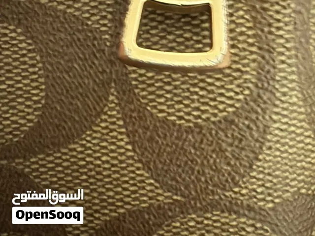 حقيبة يد goyard لون كحلي حجم كبير جديده لم تستخدم سعرها 16   والثانية coach سعرها25 مستعمله لون بيج