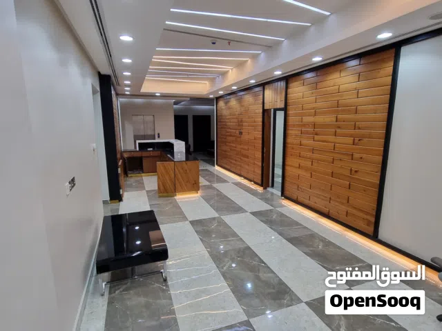 للايجار دور تجاري بالمنقف مساحتة 300 متر مربع بإطلالة ساحرة علي البحر مباشرة يصلح لمختلغ النشاطات ال