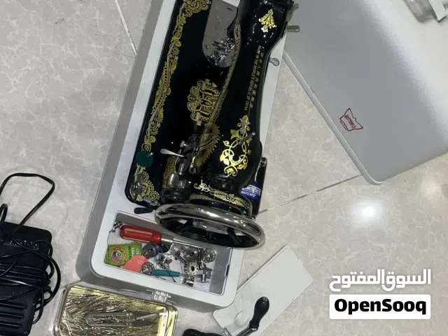 للبيع ماكينة خياطة – نظيفة ومع كامل الملحقات