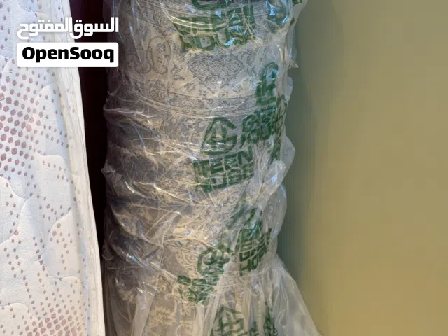 مندار او فراش نوم زوجي ومعاه بساطات ممر مستعملات استعمال نظيف