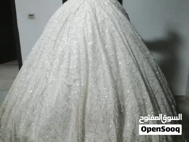 فستان زفاف ابيض جديد لبسة وحدة سعر منخفض جدا