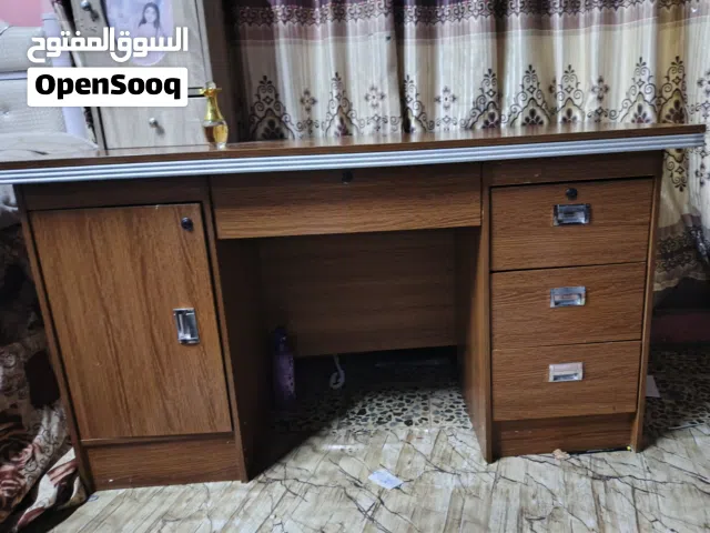 مكتب للدراسه او للعمل