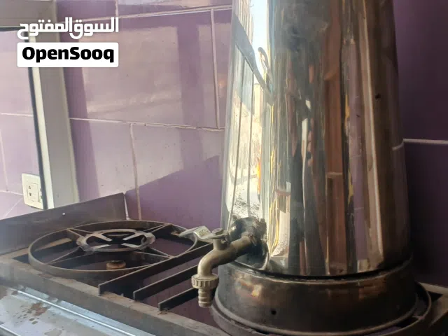 غاز 2 عيون مع سخان مي ستانلس  للقهاوي بحفظ مي لفتره طويله   كمان موجود ثلاجه من فوق فليزر ومن تحت تب