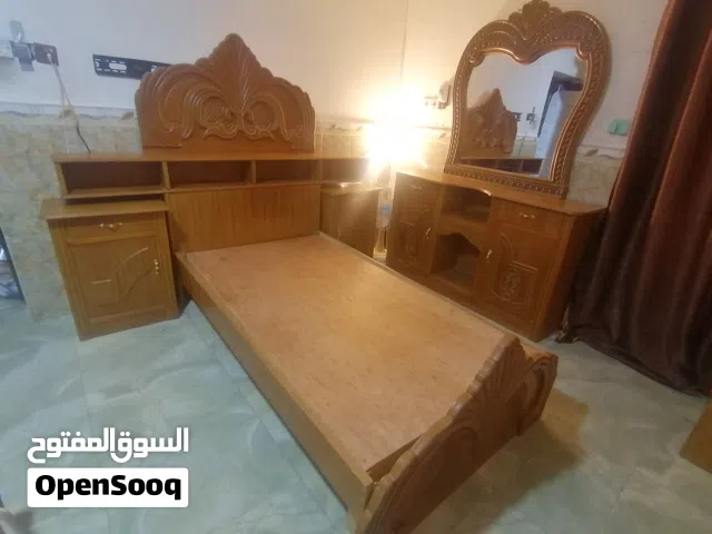 سرير و ميز تواليت و تعلاكة ملابس