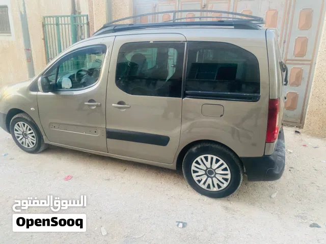 2017 بيجو بارتنر Standard