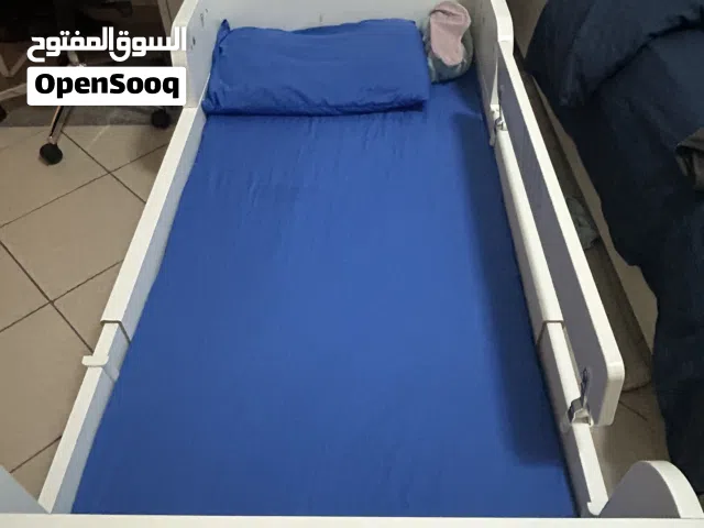 Beautiful white expandable Toddlers/Kids bed for Sale