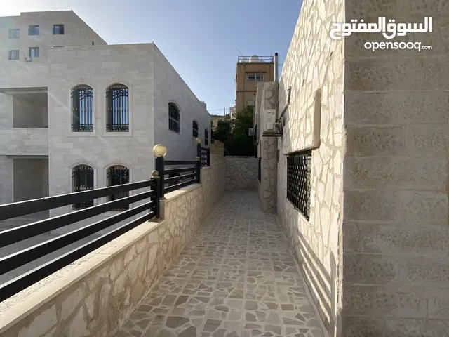 164m2 3 Bedrooms Townhouse for Sale in Zarqa Dahiet Al Madena Al Monawwara