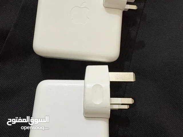 للبيع اتنين شاحن ابل اصلي قوه 61 وات وا 30 وات وكابل اتنين متر من ابل يدعم الشحن 240 وات