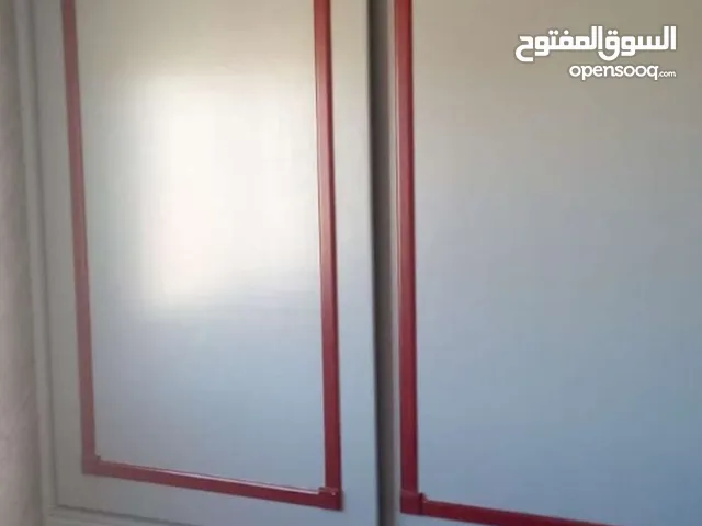 مطوه منهاظ خشب بلوط تفصيل الطول 3متر والعرض متر مع خزائن الارضي عدد4 يتسع الكل