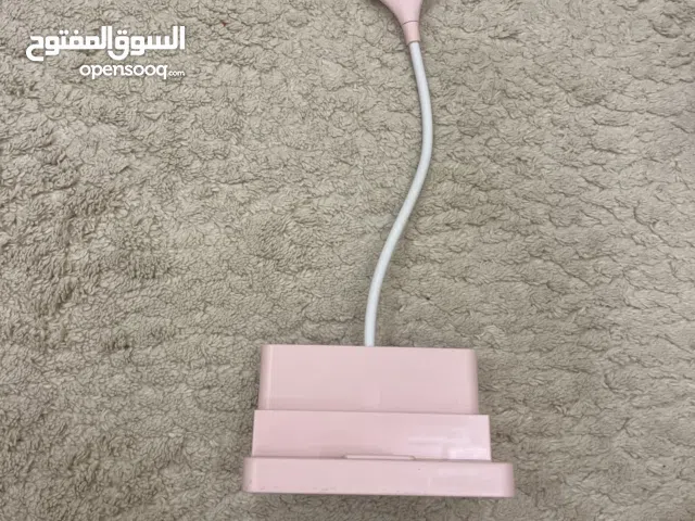 لمبه مع حاملات اقلام مناسبه للمكتب