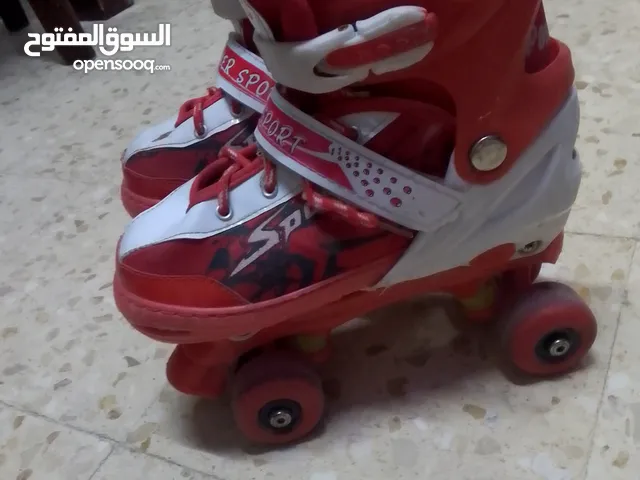 سكيت 4 عجال لون احمر وابيض بحاله ممتازه والنمره 34-38