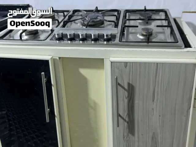 ميز فقط بدون طباخ