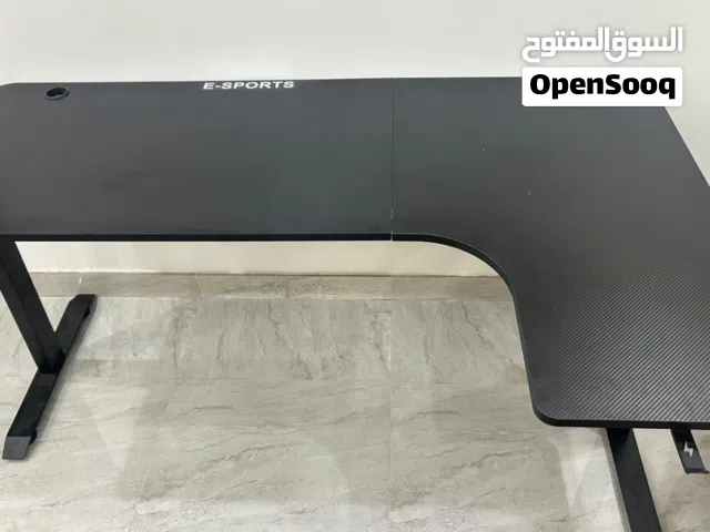 طاولة للبيع شبه جديدة