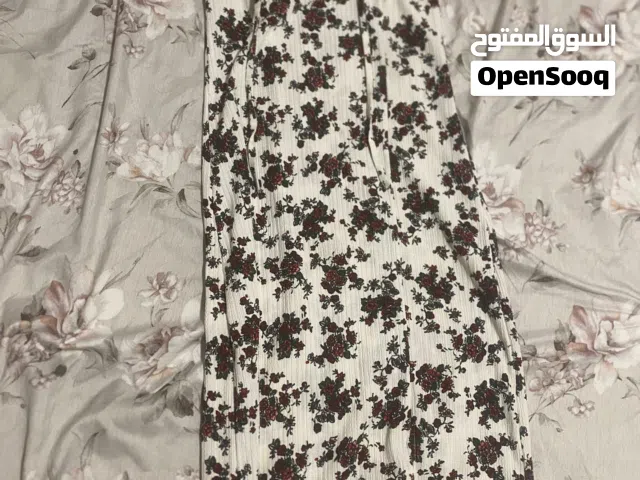فستان نقش ورد مستعمل قياس M
