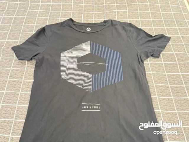 تيشيرت اسود مستعمل مقاس S