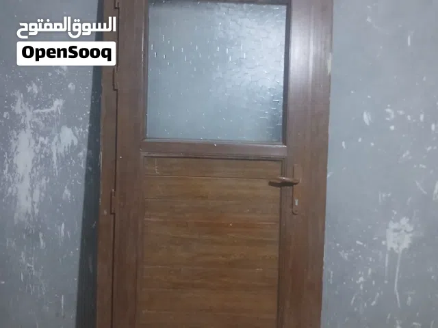 أثنين ابواب بي في سي خشبي للبيع بحالة جيدا جدا