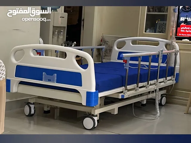 الاندلس للمعدات الطبية مقابل مستشفي الملك حمد الجامعي   متوفر جميع المستلزمات الطبية