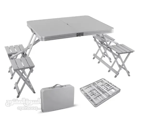 طاولة قابلة للطي مع 4 كراسي مثالية للرحلات والأماكن الضيقة سهلة التخزين - جديد