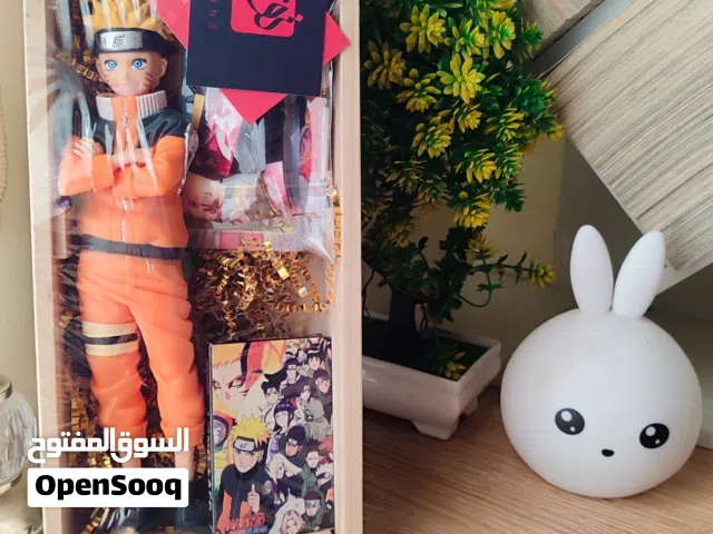 دمية ناروتو 23 cm مع هدايا إضافية داخل صندوق خشبي