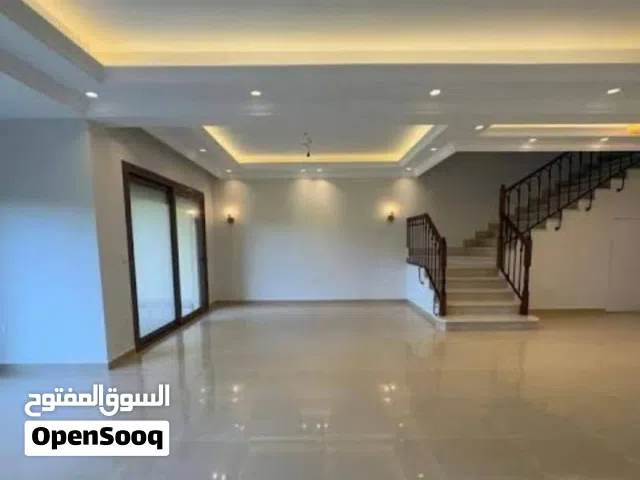شقة للبيع استلام فورى 105متر متشطبة بالتكيفات والمطبخ باكبر عائد استثمارى امام المطار بالتقسيط وخصم