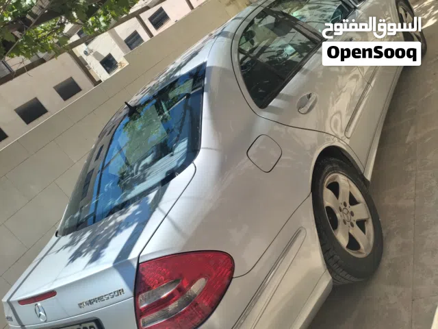 2006 مرسيدس بنز الفئة-E E 200