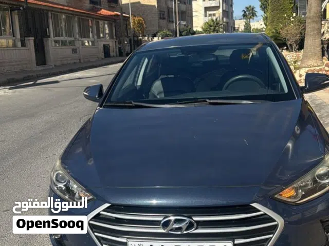 هيونداي افانتي 2016 AD اس يوفي مستعملة بحالة ممتازة مع مواصفات كوريا مميزه لون كحلي وداخليه اسود