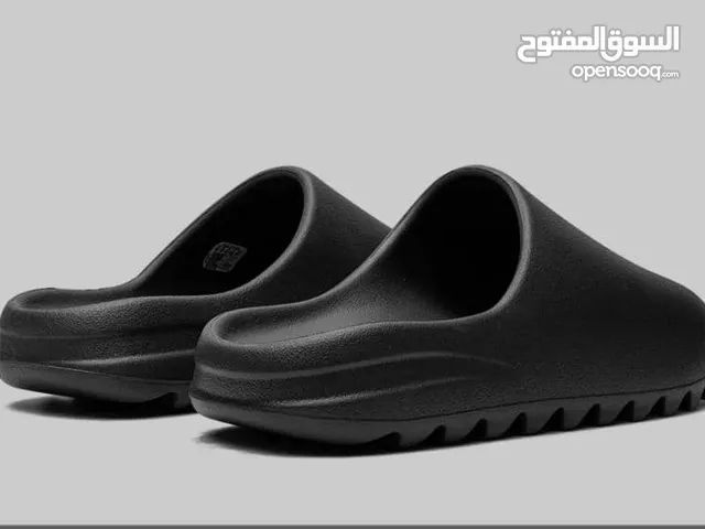 40 Casual Shoes in Red Sea
