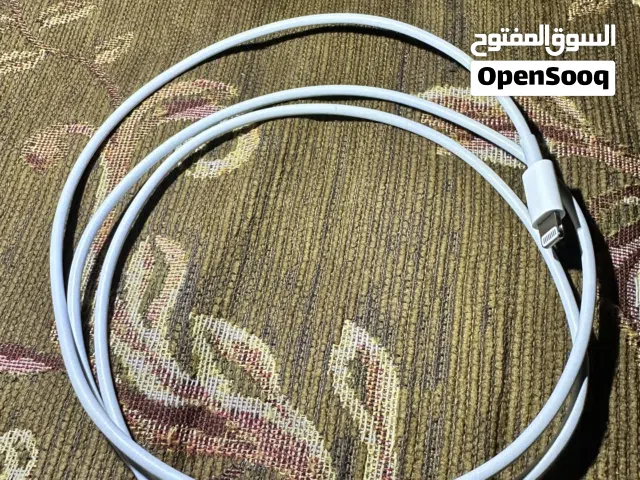 سلك شحن إلى آيفون