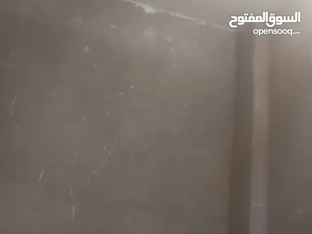 مبيض محارة خبره بمهنه مليس من الصعيد مقيم بالقاهرة يعني مليس وكنت في السعوديه في جده من اربع سنوات