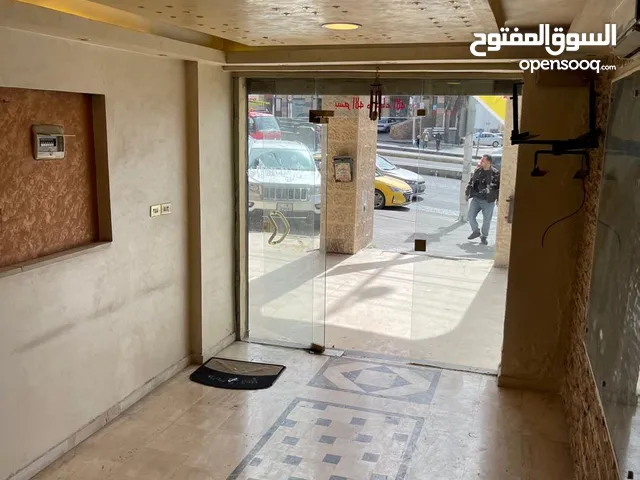 مخزن للبيع تمليك استثماري تجاري مع سده  نهايه شارع الجامعه الاردنيه موقع حيوي