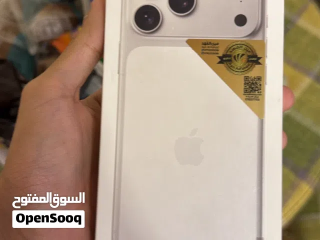 ايفون 17 pro max للبيع ذاكرة 256 لون ابيض