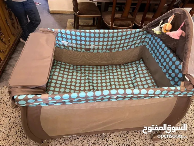 تخت مستعمل بحاله الوكاله للبيع