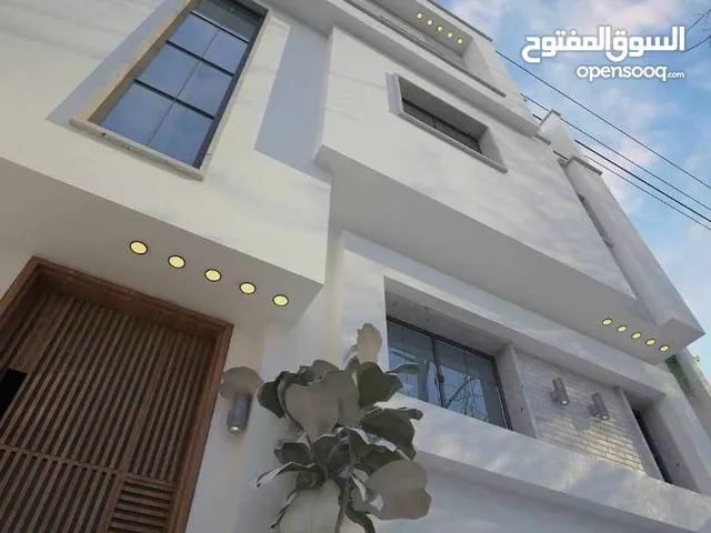 135m2 3 Bedrooms Apartments for Sale in Tripoli Al-Serraj