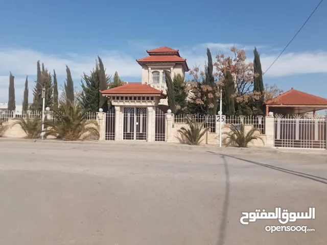 250 m2 More than 6 bedrooms Villa for Sale in Mafraq Other