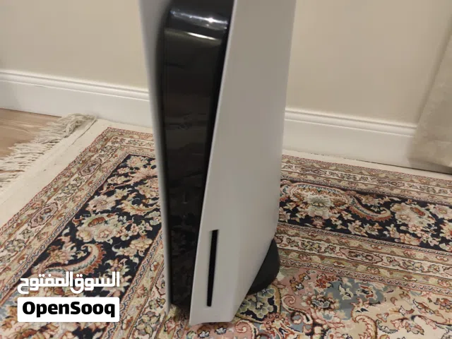 PS5 عادي نسخة السيدي  نضيف كانه و كالة  معاه وحدة تحكم EMG و لعبة قراند و فيفا 26 سيدي و فيفا 25